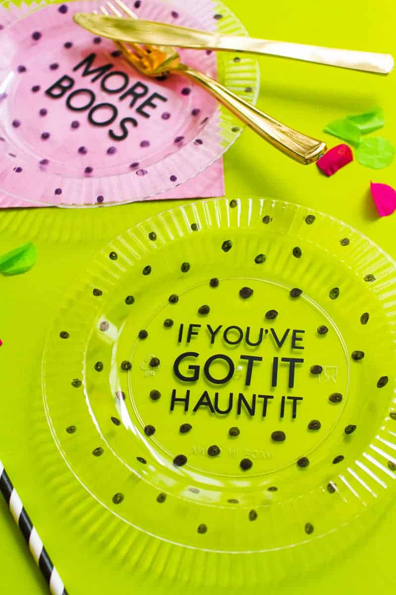 DIY HALLOWEEN PUN PLATES - Halloween Pun Slogan Plastic Plates Decor Funny Fun Creepy Fall Table