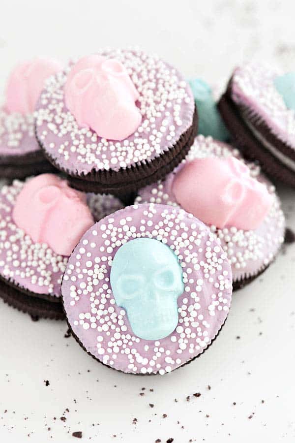 OUR FAVOURITE HALLOWEEN THEMED PARTY FOOD RECIPES! - Spooky Halloween Oreos