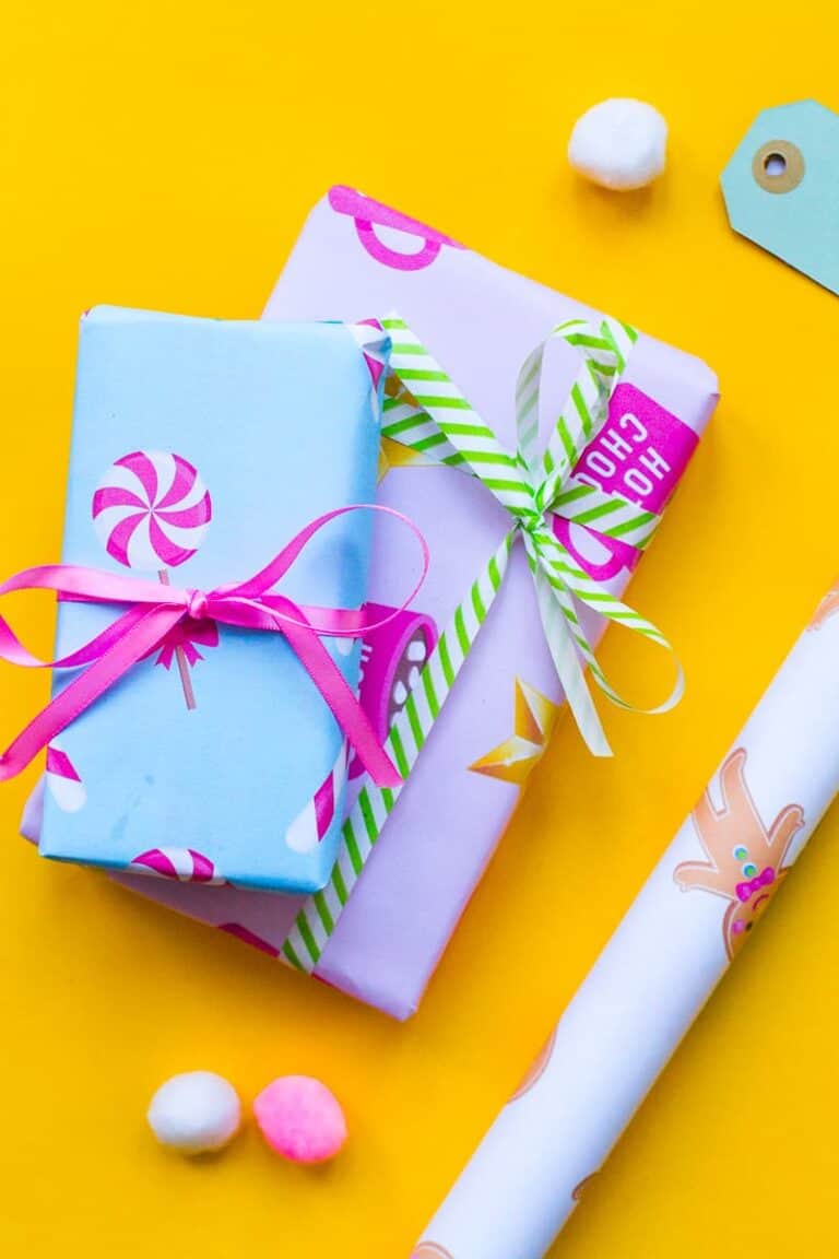 DOWNLOAD THE CUTEST FREE PRINTABLE CHRISTMAS GIFT WRAP | Bespoke-Bride ...