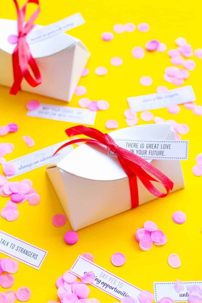 5 cheap easy favours unique self packaging favour boxes wedding favours chocolates photos confetti-2