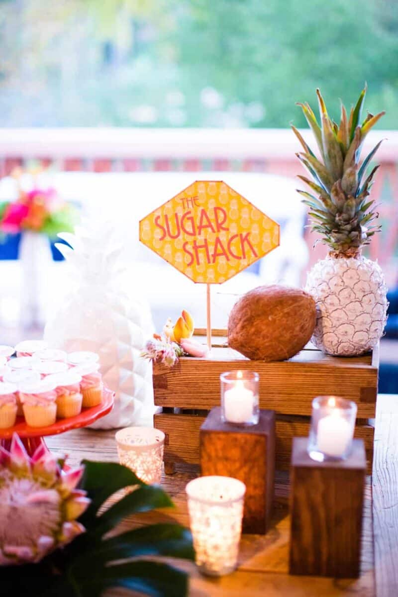 HAWAIIAN INSPIRED COLOURFUL WEDDING WITH PINEAPPLES COCKTAILS BRIGHT