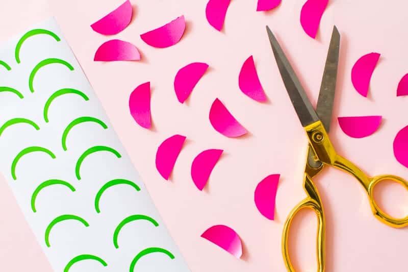 WE'RE DREAMING OF SUMMER WITH THESE DIY WATERMELON PLATES - Watermelon Plates Diy Vinyl Caboodle Magazine Summer Fruits Theme Low Res