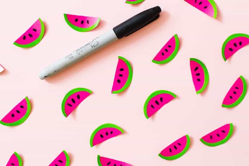 WE'RE DREAMING OF SUMMER WITH THESE DIY WATERMELON PLATES - Watermelon Plates Diy Vinyl Caboodle Magazine Summer Fruits Theme Low Res