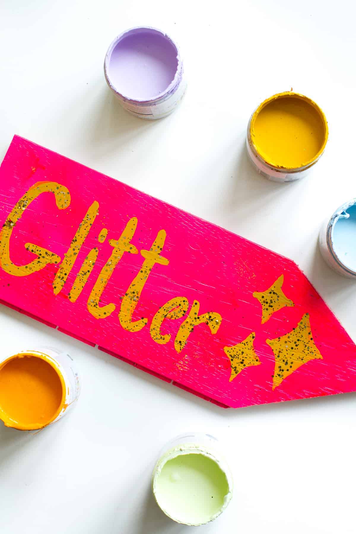 DIY FESTIVAL ARROW SIGNS FOR YOUR WEDDING DECOR BespokeBride