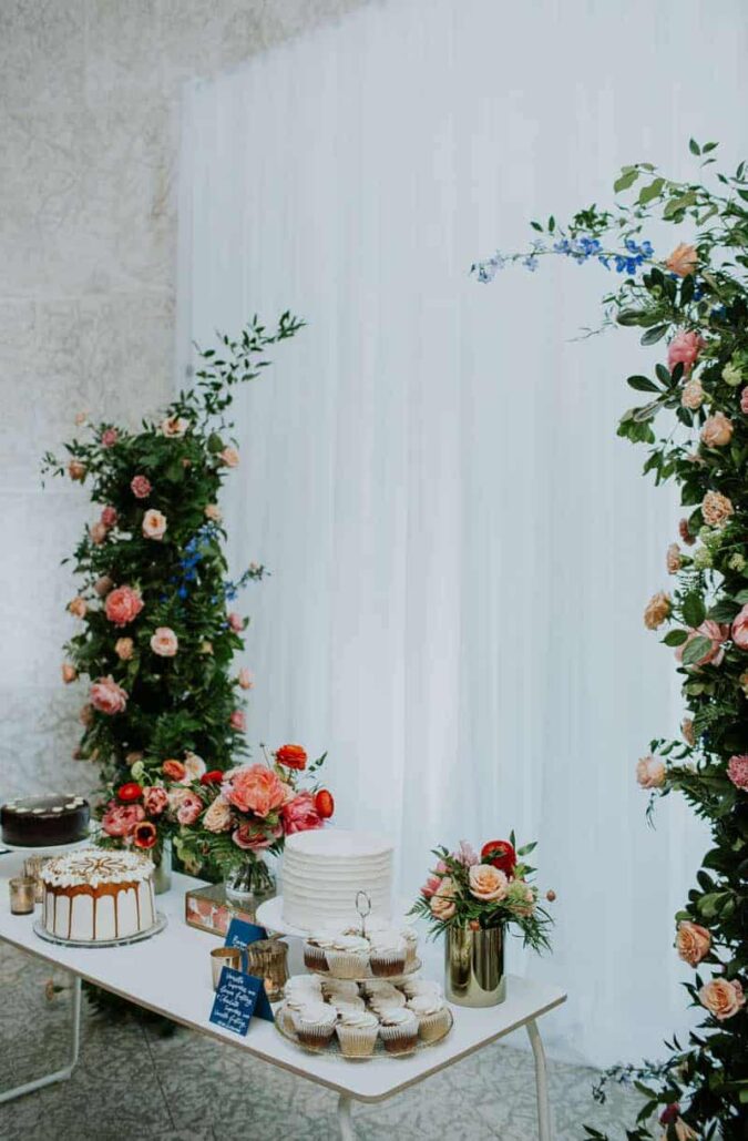 CASUAL-YET-ELEGANT-ART-GALLERY-WEDDING-IN-WINNIPEG (30)