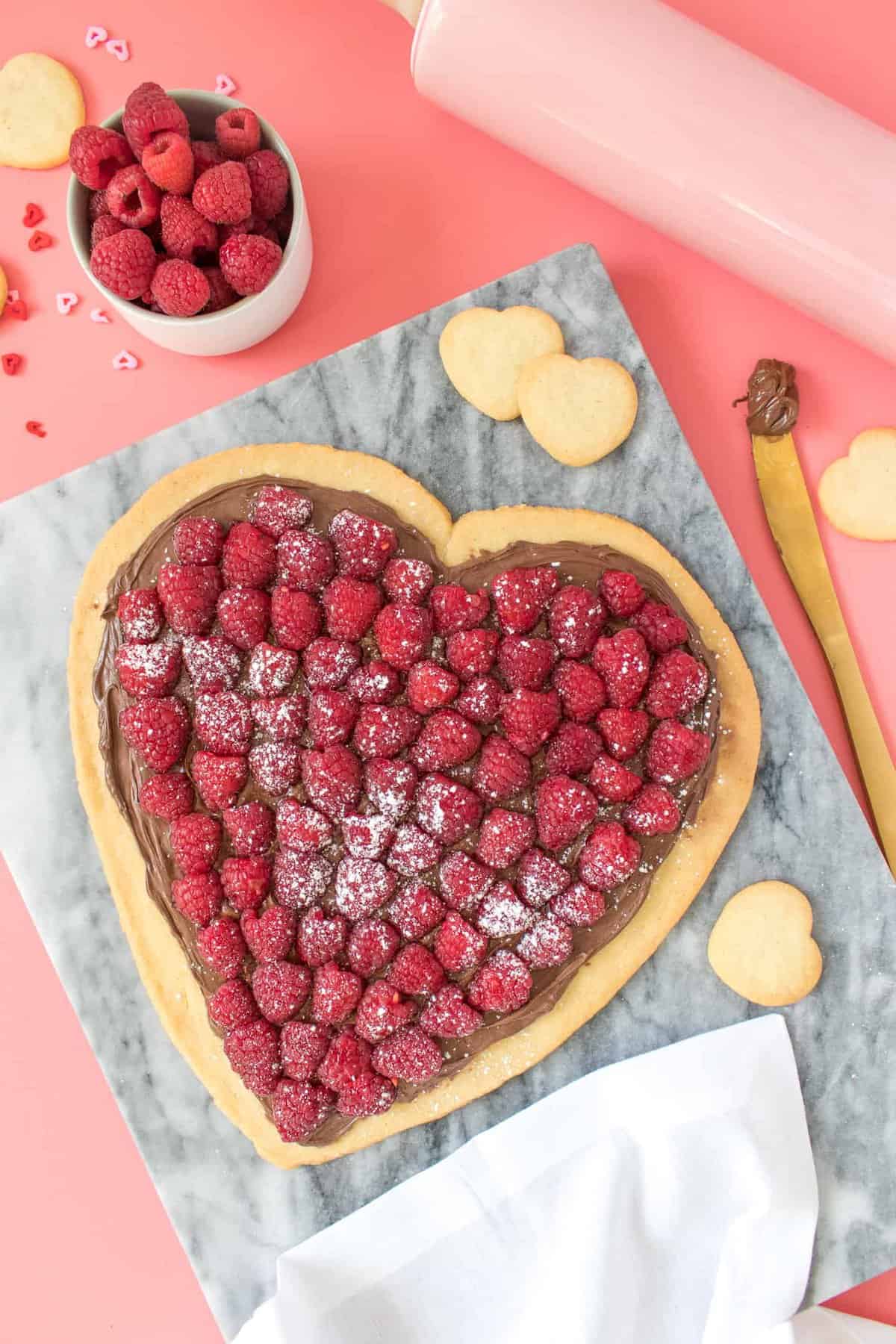 valentines-day-dessert-pizza-sarah-hearts