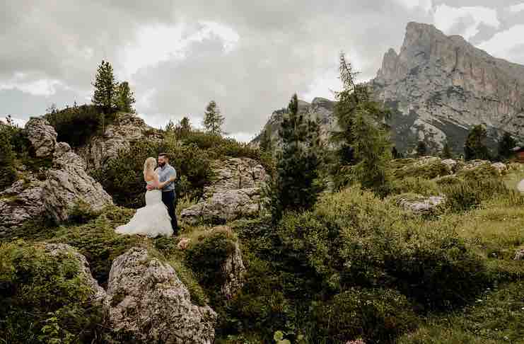 Honeymoon Photo Shoot in the Dolomites in Italy