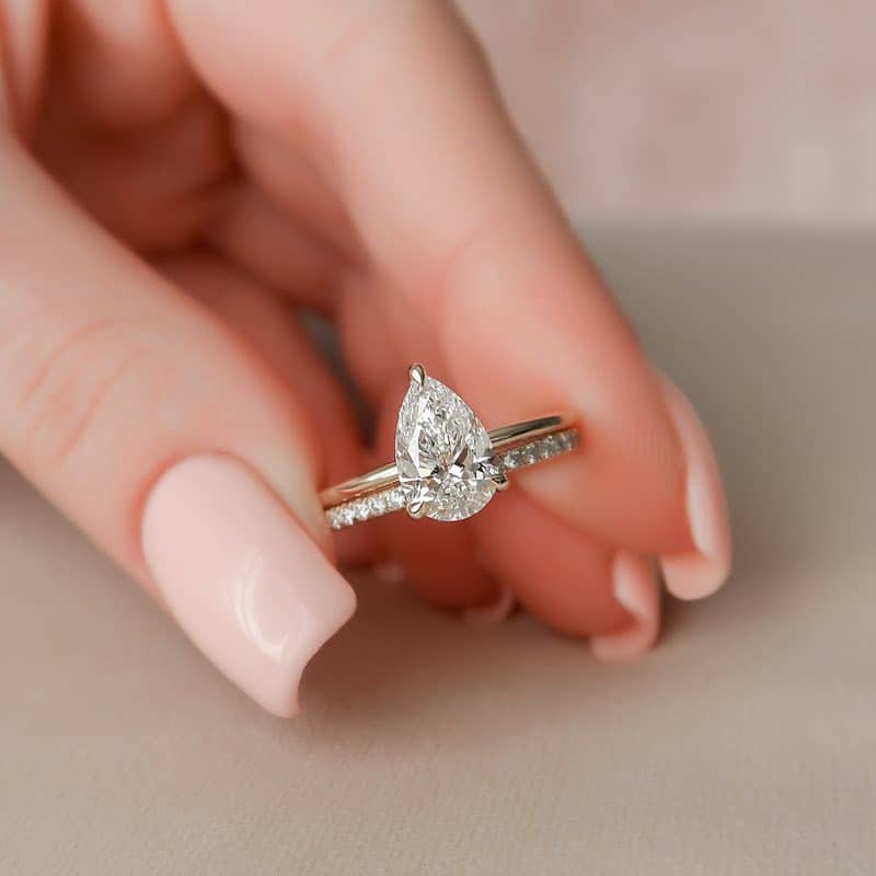 Trending Pear-Shaped Engagement Ring Styles