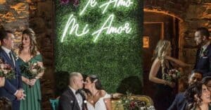 How to Use LED Neon Signs in a Wedding