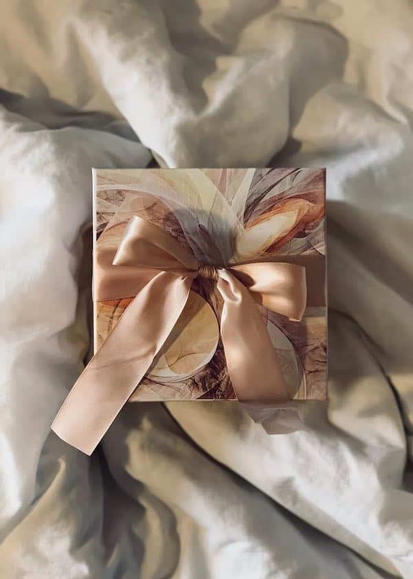 Luxury Wedding Gifts for a Close Friend's Wedding Day