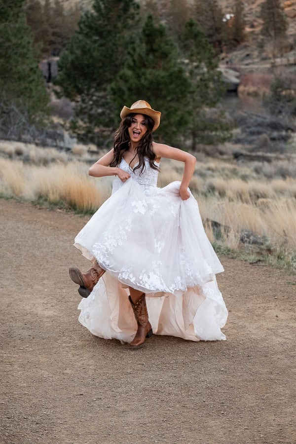 western bridal shoot at Smith Rock State Park in oregon