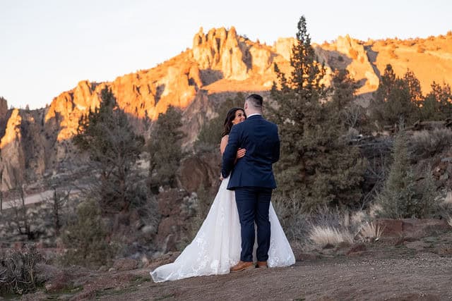 western bridal shoot at Smith Rock State Park oregon