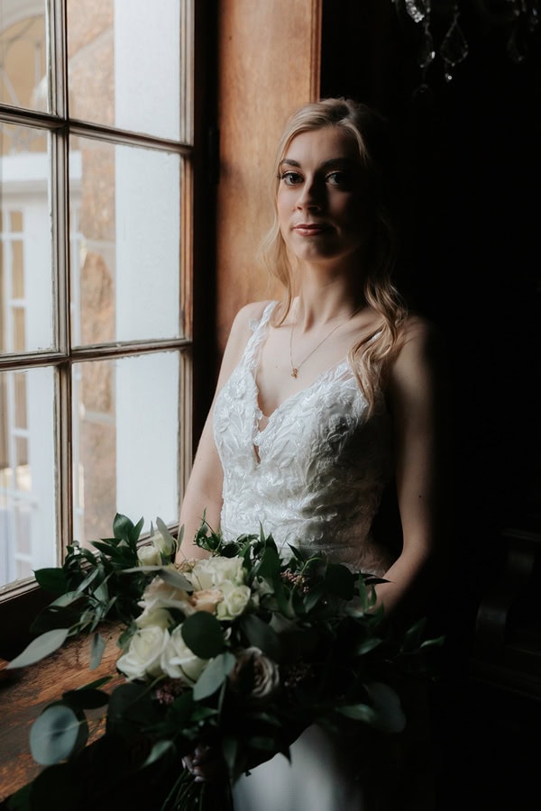bridal portrait session at the Gassaway Mansion in Greenville South Carolina