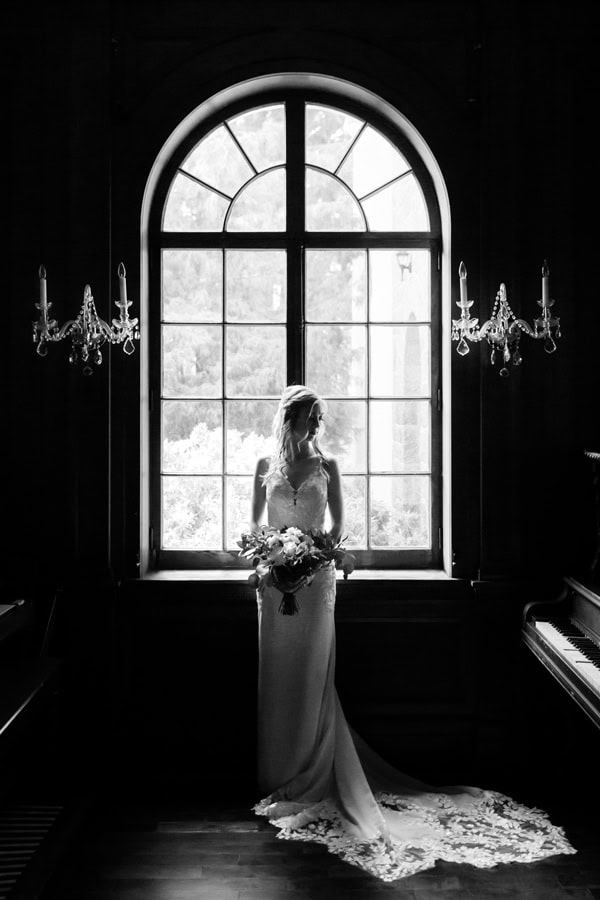 bridal portrait session at the Gassaway Mansion in Greenville SC
