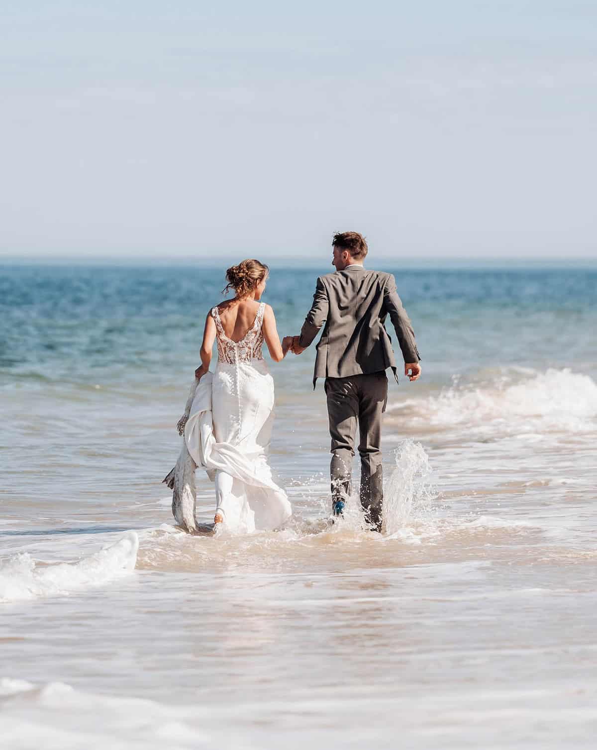 underwater wedding photoshoot