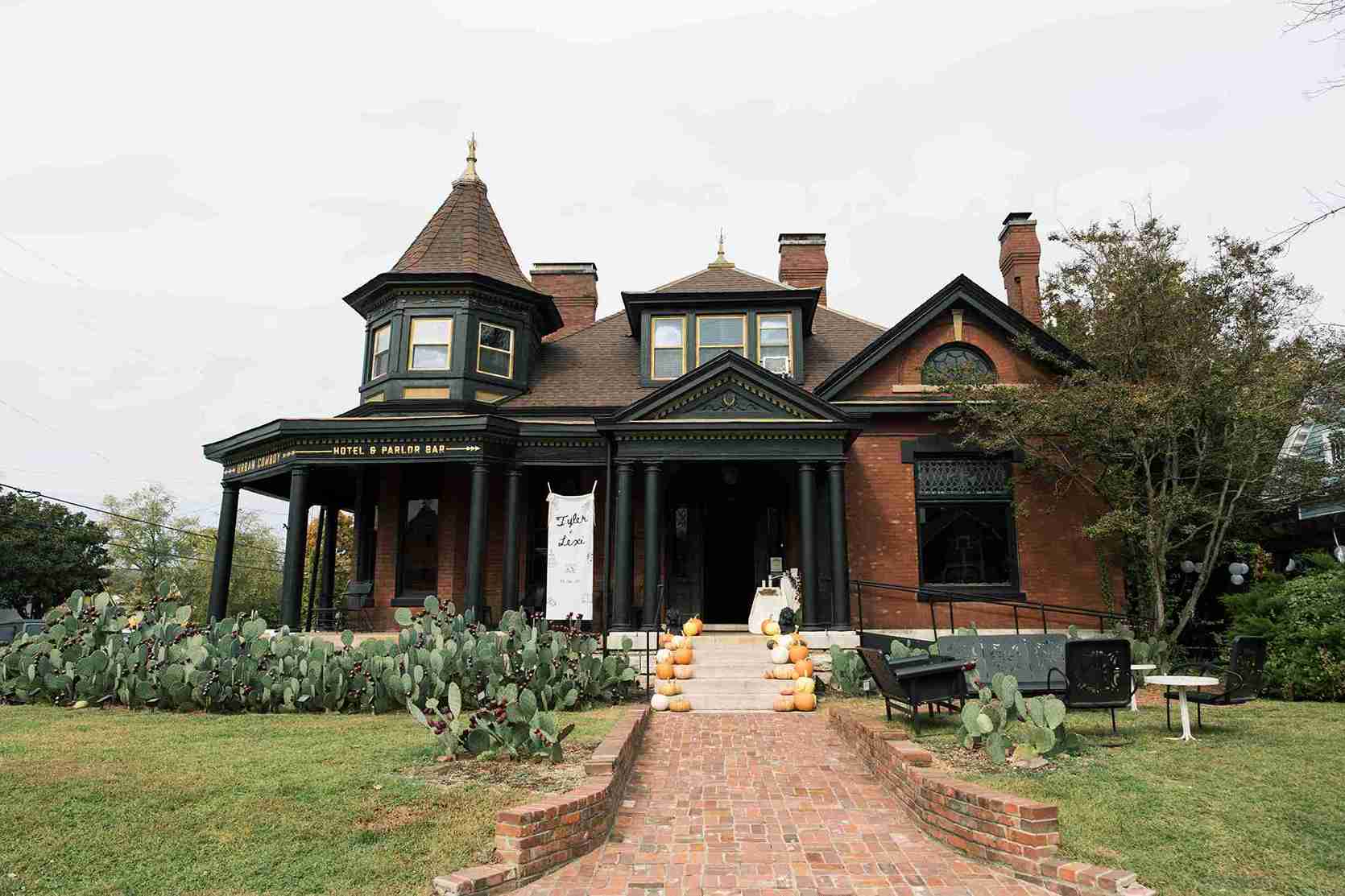 Modern Western September Wedding in Nashville