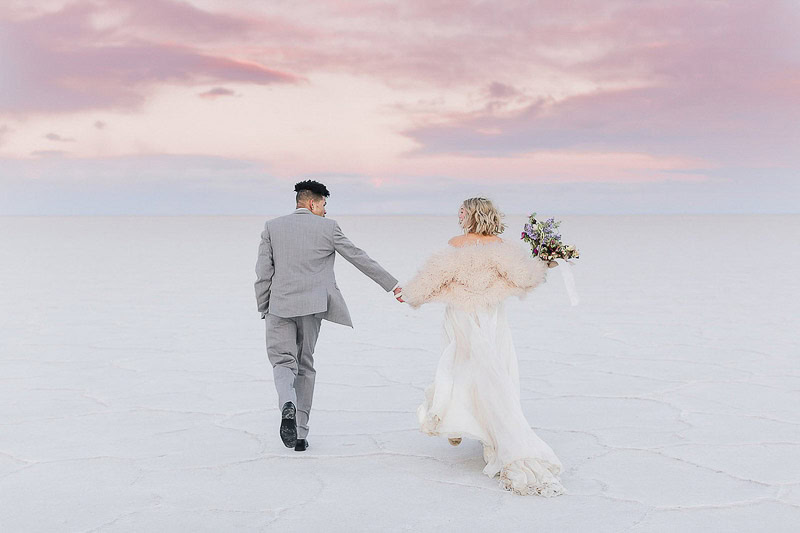 You'll Fall for This Magical Nevada Elopement at Bonneville Salt Flats - Elopement At Bennoeville