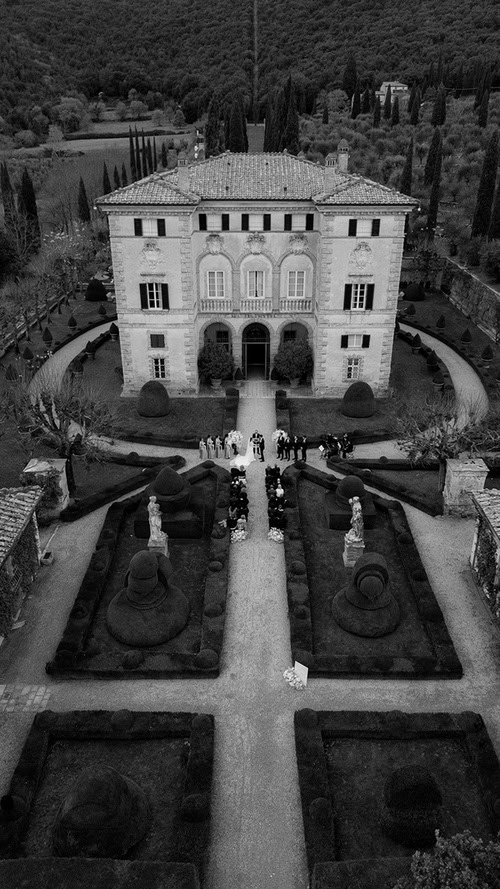 Allison And Emmett's Stunning Villa Cetinale Wedding In Tuscany Allison and Emmett's Stunning Villa Cetinale Wedding in Tuscany - Villa Cetinale Wedding In Tuscany Italy