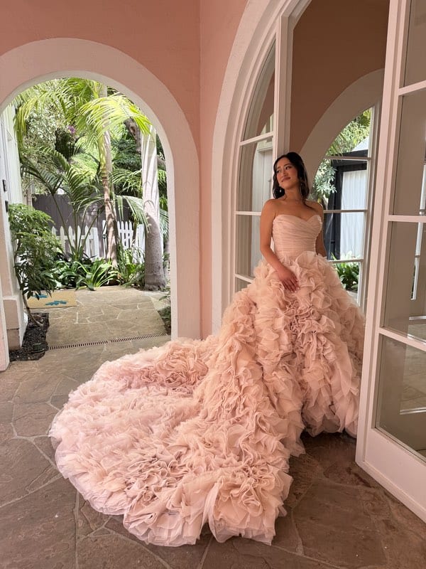 The beautiul bride Christina Teenz Tan, wearing a stunning blush Moniquel Huillier gown at the Hotel Bel Air