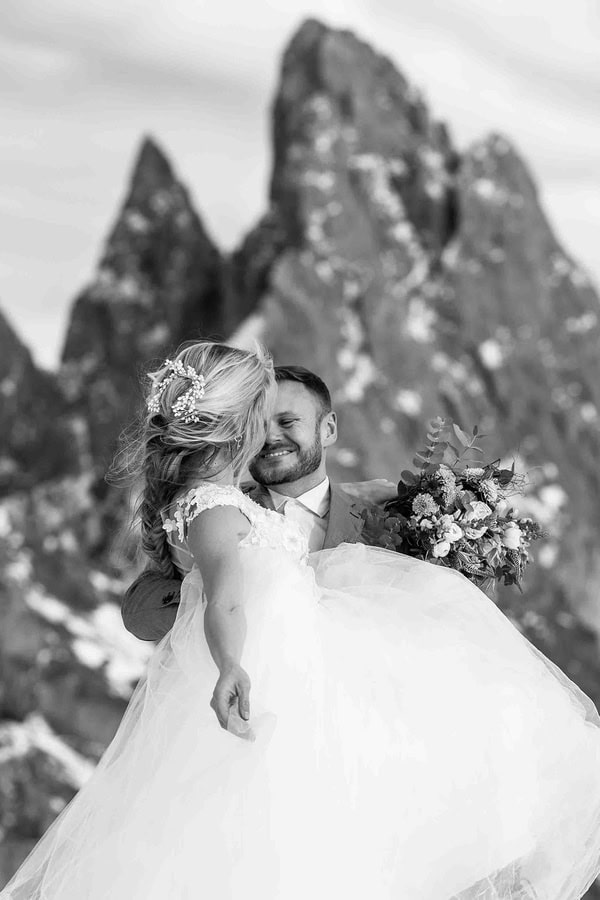 Helena & Keio's Dreamy Winter Vow Renewal In Italy: Snow, Pizza, And A Love Story 10 Years In The Making vows renewal italy