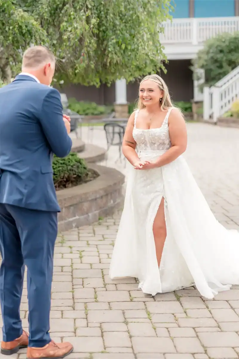 bride meeting father at Traditions at the Links