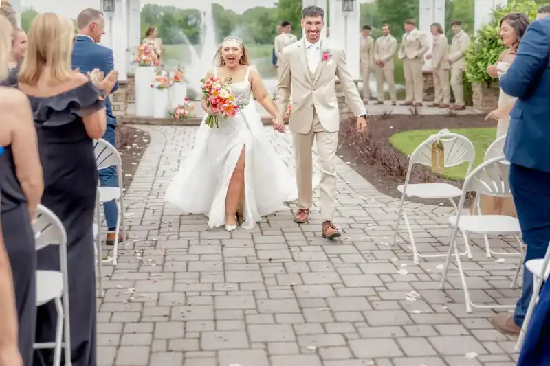 bride and groom at top wedding venues in syracuse