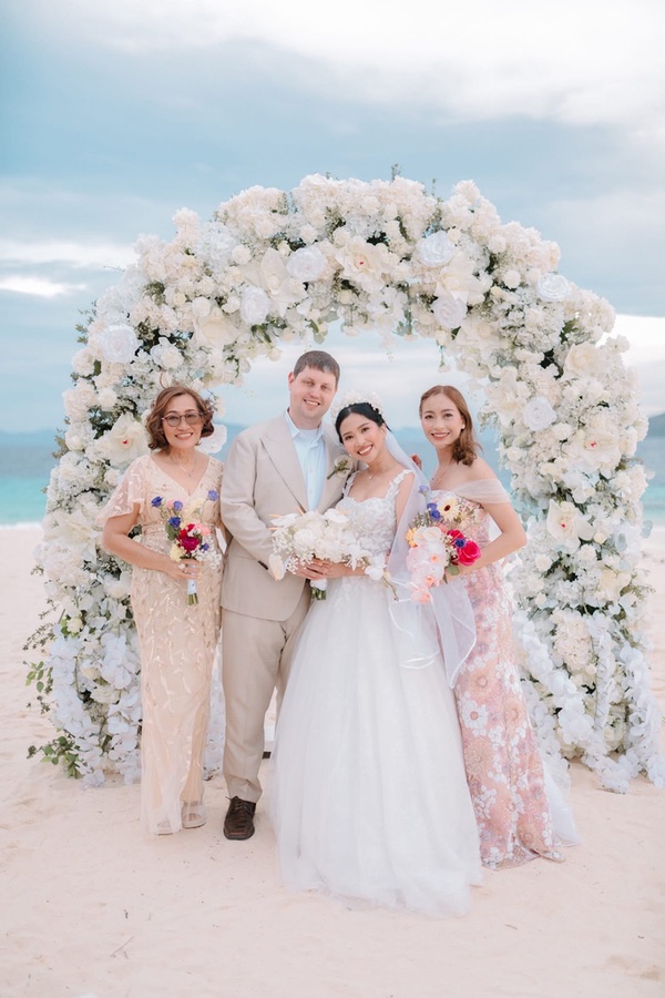 Planning A Wedding In The Philippines? Check Out This Beautiful Engagement Shoot In Coron Planning a Wedding in the Philippines? Check Out This Beautiful Engagement Shoot in Coron - Planning A Wedding In The Philippines? Check Out This Beautiful Engagement Shoot In Philippines