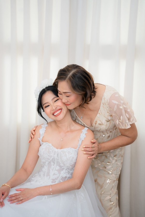 Planning A Wedding In The Philippines? Check Out This Beautiful Engagement Shoot In Coron Planning a Wedding in the Philippines? Check Out This Beautiful Engagement Shoot in Coron - Planning A Wedding In The Philippines? Check Out This Shoot In Coron